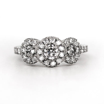 Triple halo en oro blanco 18k con diamantes de laboratorio y bajada.